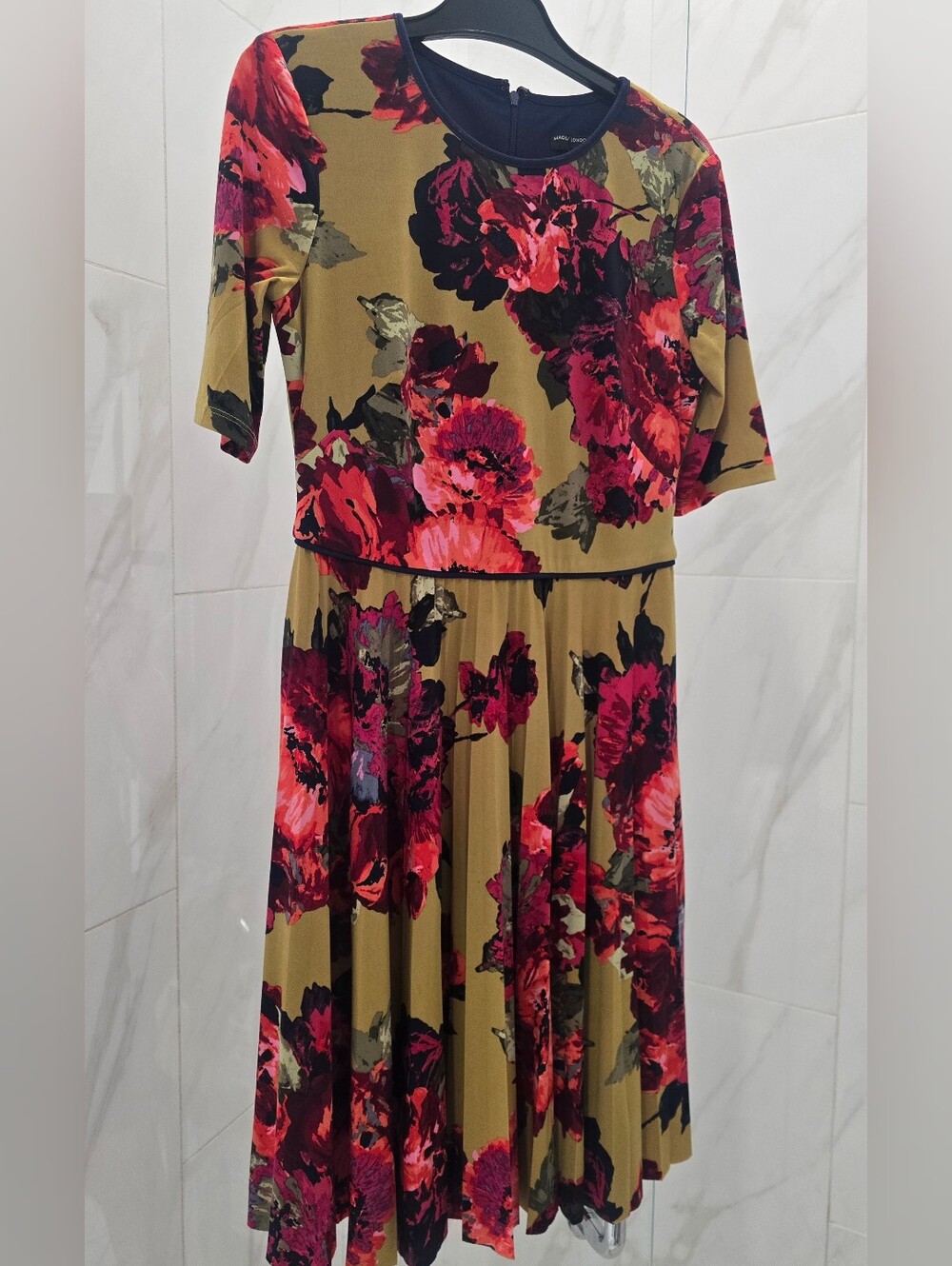 Maggy London Olive Dress w/vibrant Pink &Red Floral Print,Fit & Flare,Pleats S:4